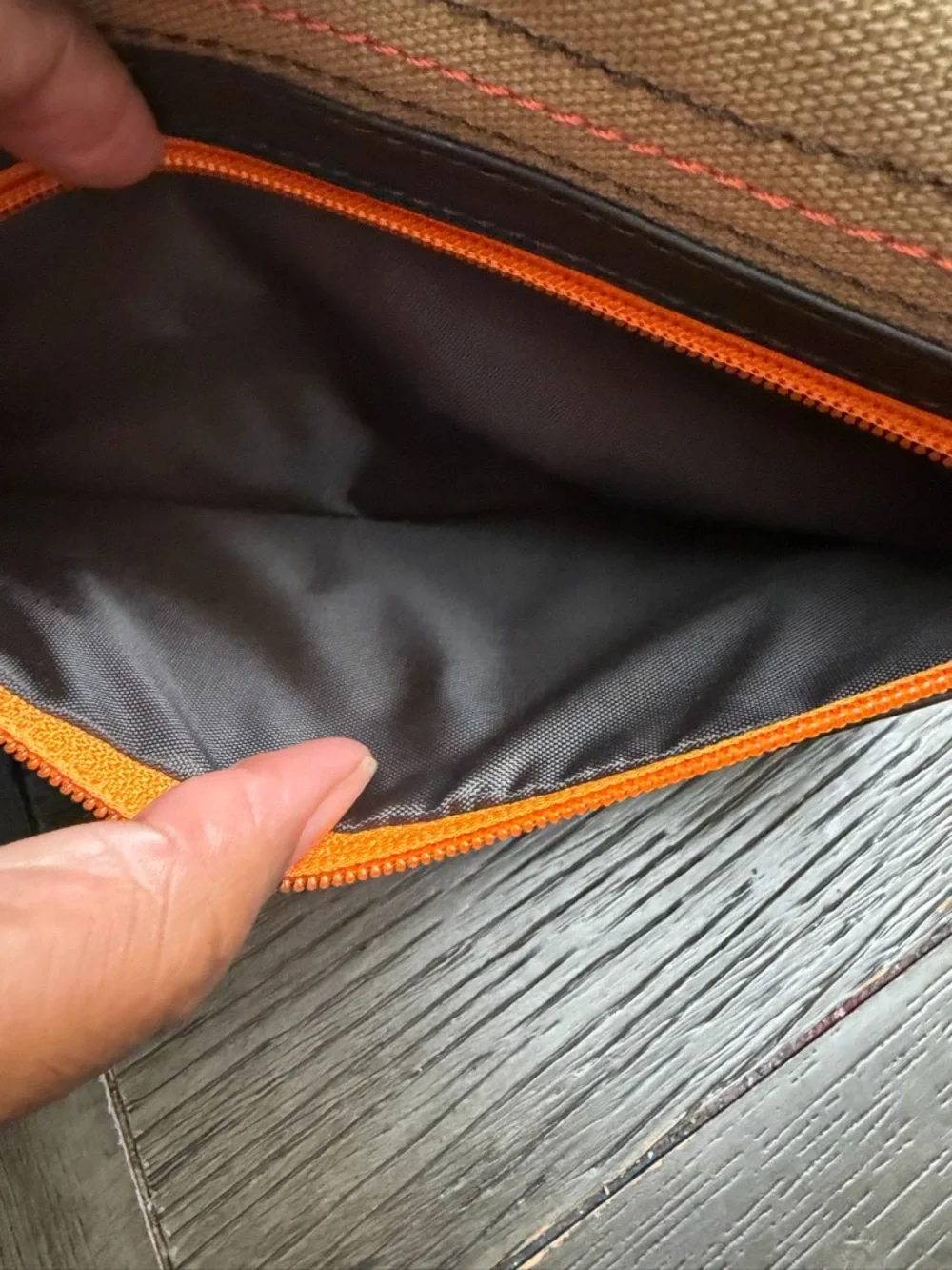 Tommy Bahama Travel Personal Hanging Bag With Multiple Pockets